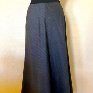 ✨ Banana Republic Pin Striped Tea length Pencil / Tulip Skirt - size 10👗